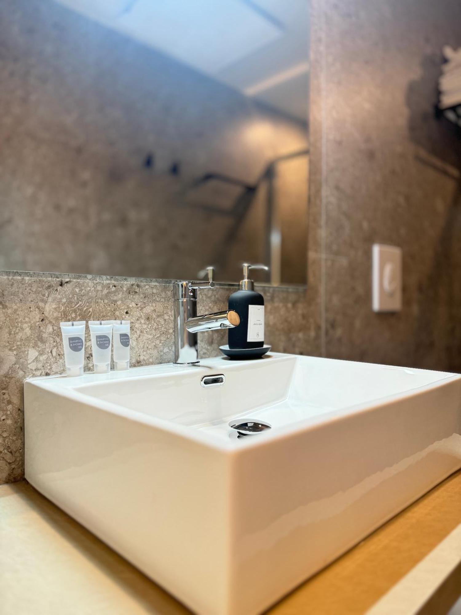 Honeycomb Guesthouse Рим Экстерьер фото