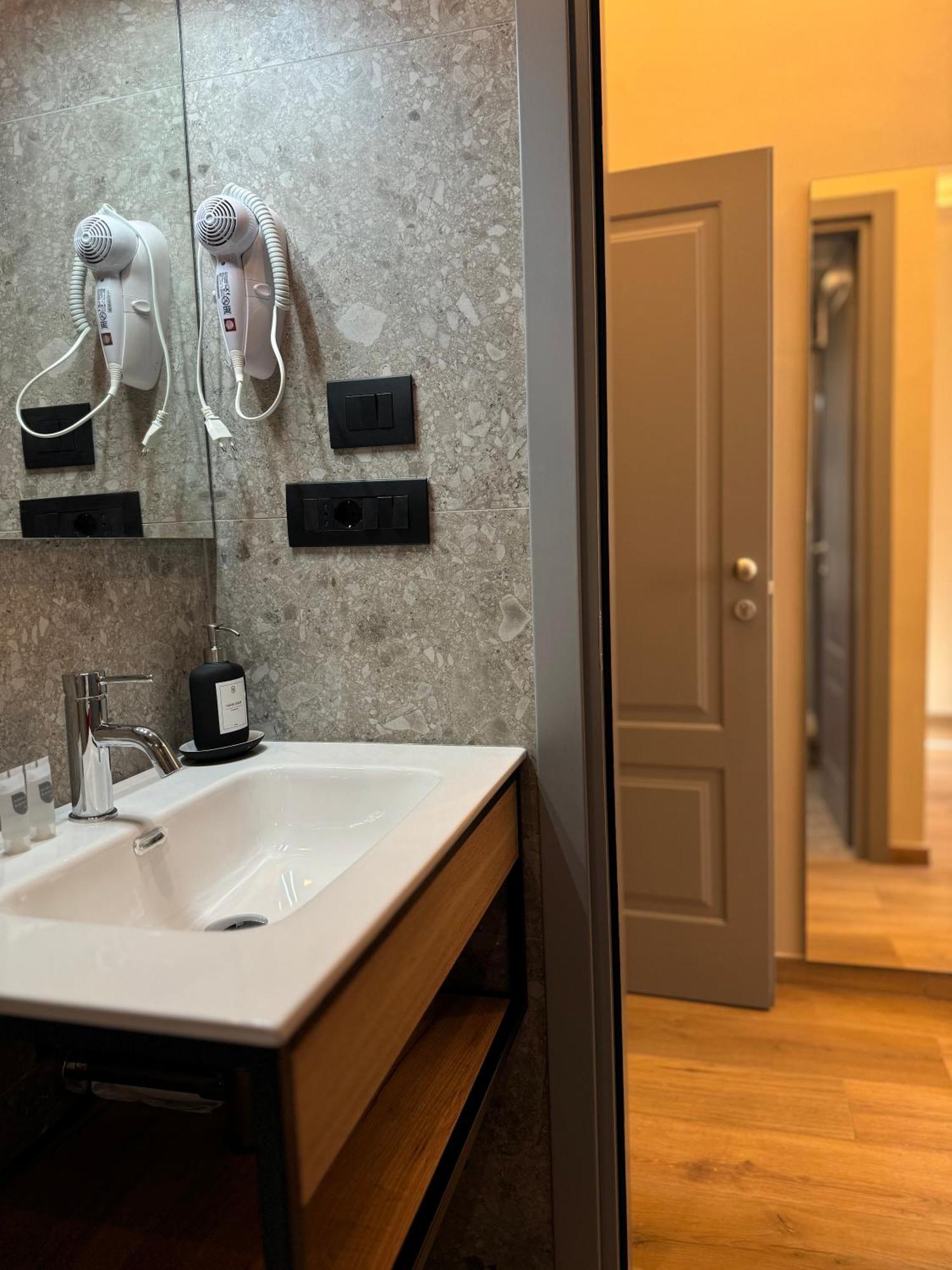 Honeycomb Guesthouse Рим Экстерьер фото