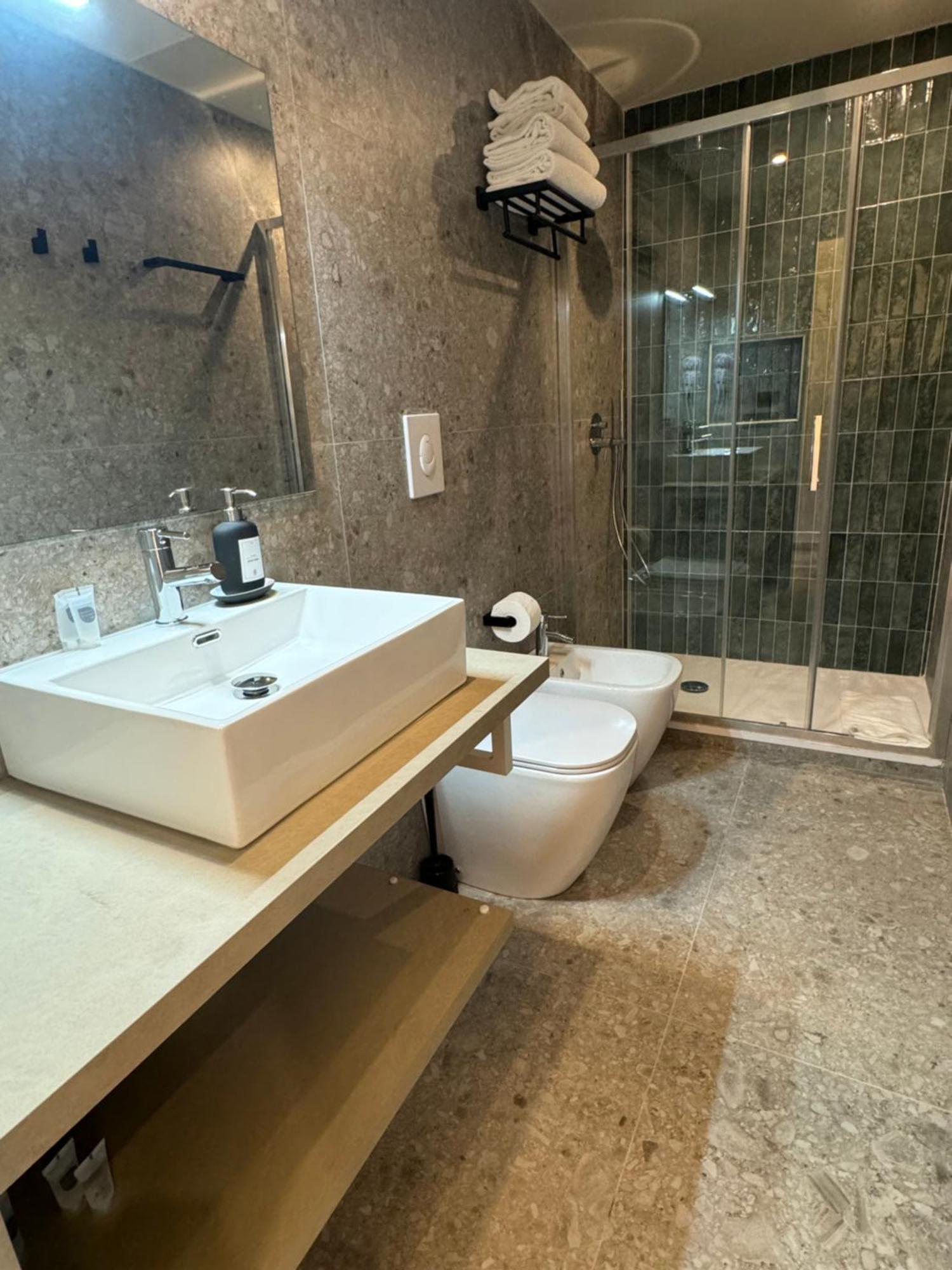 Honeycomb Guesthouse Рим Экстерьер фото