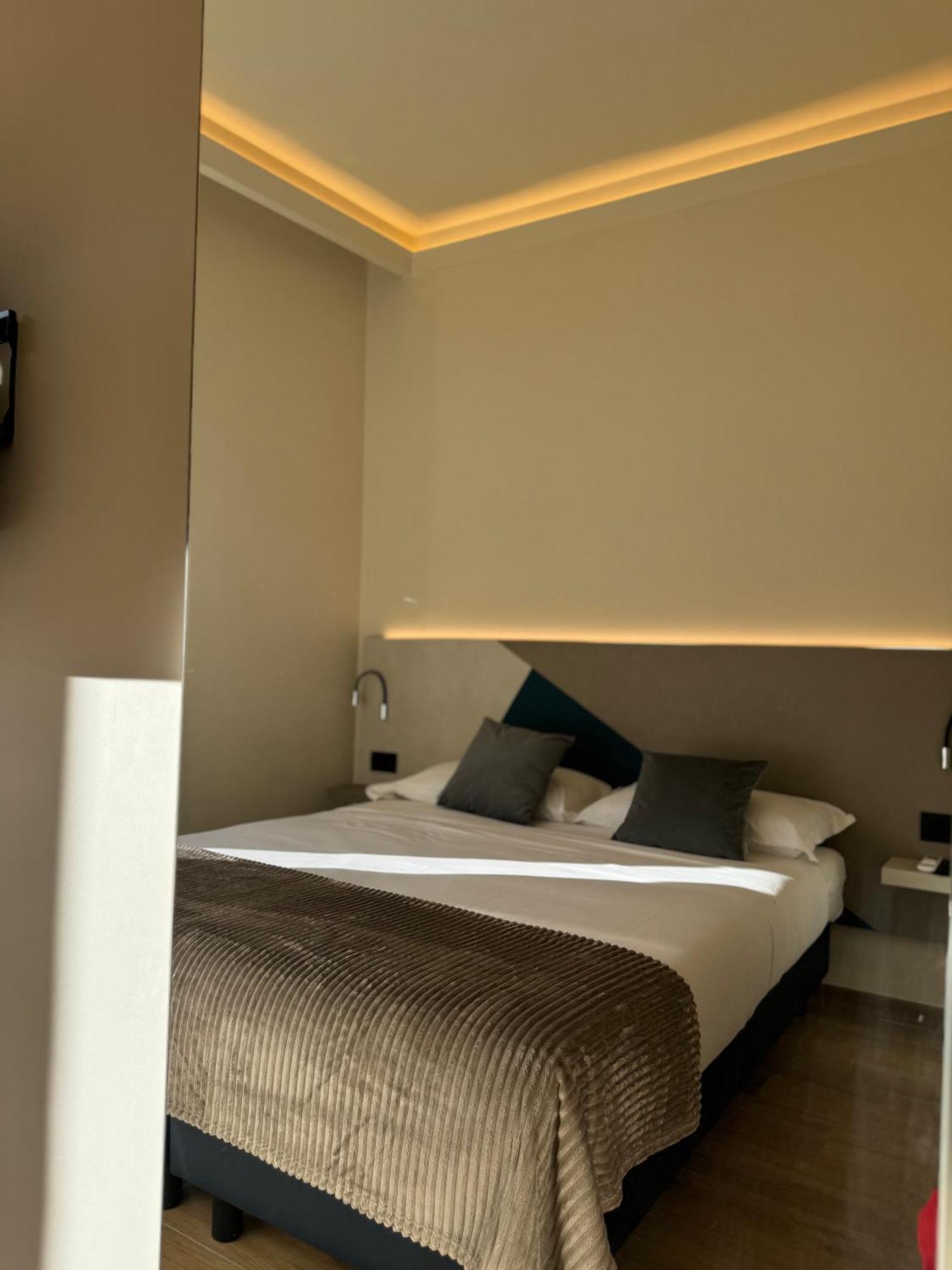 Honeycomb Guesthouse Рим Экстерьер фото