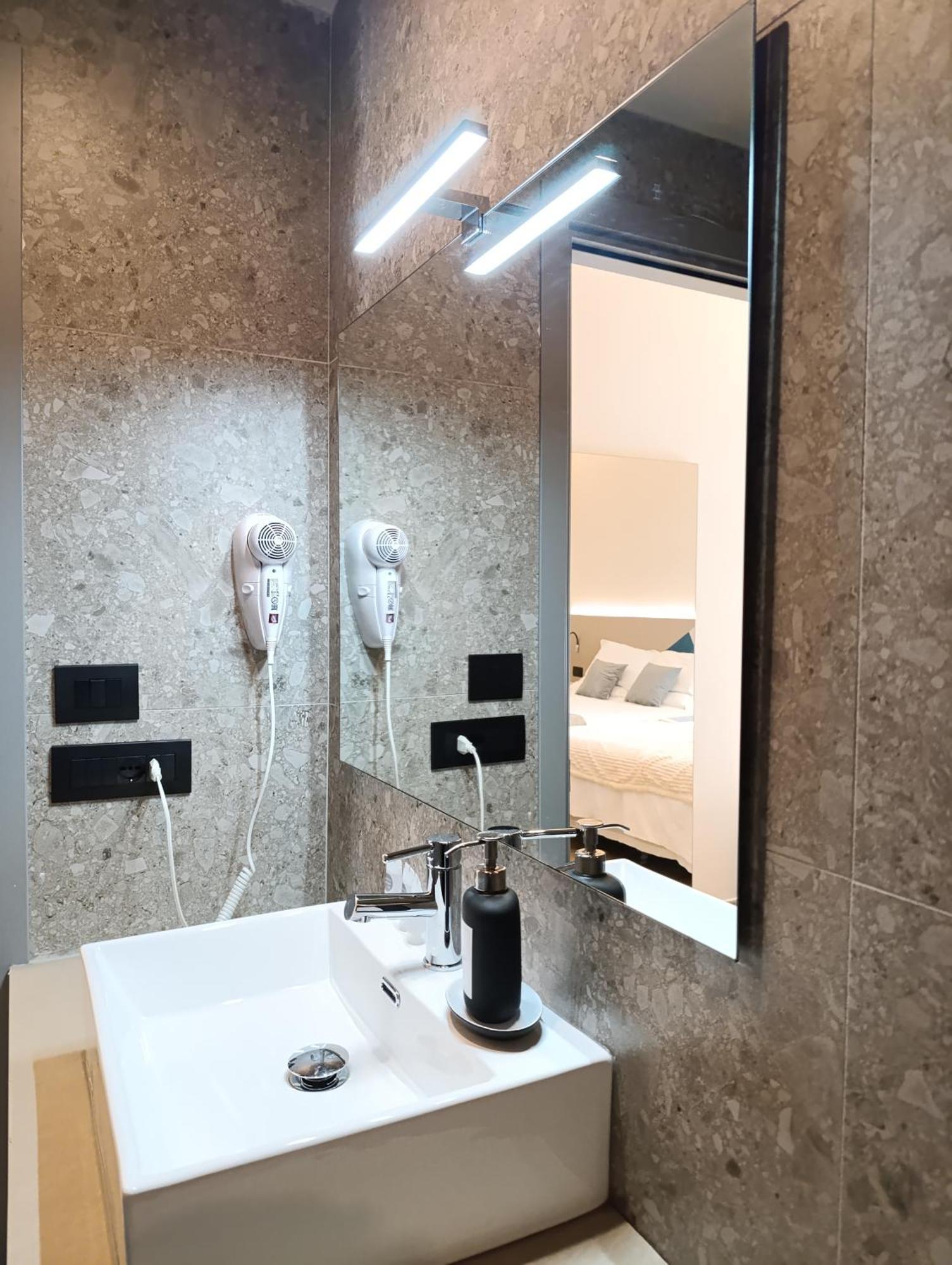 Honeycomb Guesthouse Рим Экстерьер фото