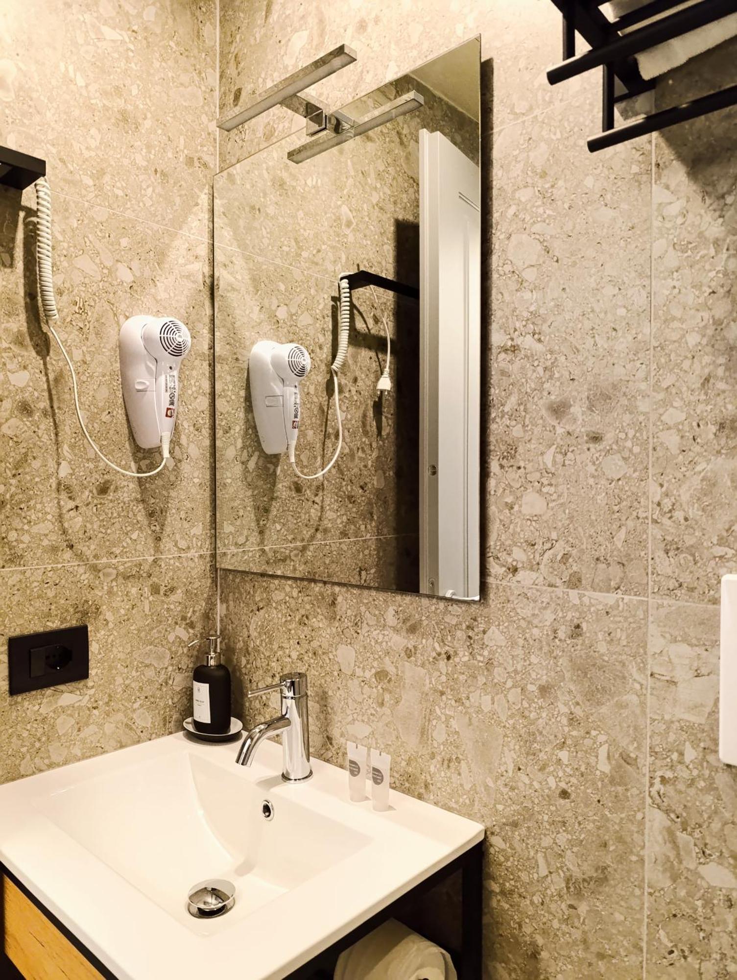 Honeycomb Guesthouse Рим Экстерьер фото
